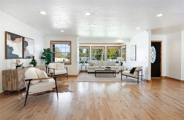 922 Carefree Drive, Simi Valley, CA 93065