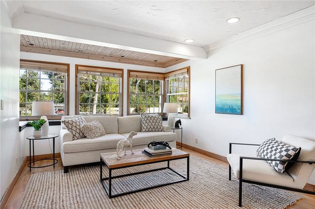 922 Carefree Drive, Simi Valley, CA 93065