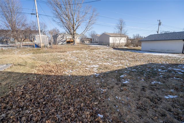 512 E 19th Street S, Newton, IA 50208