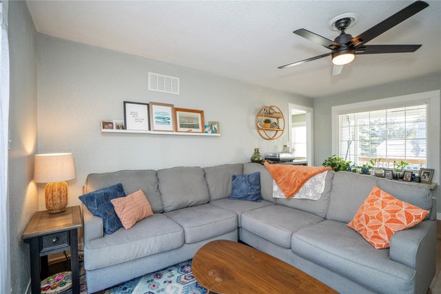 512 E 19th Street S, Newton, IA 50208