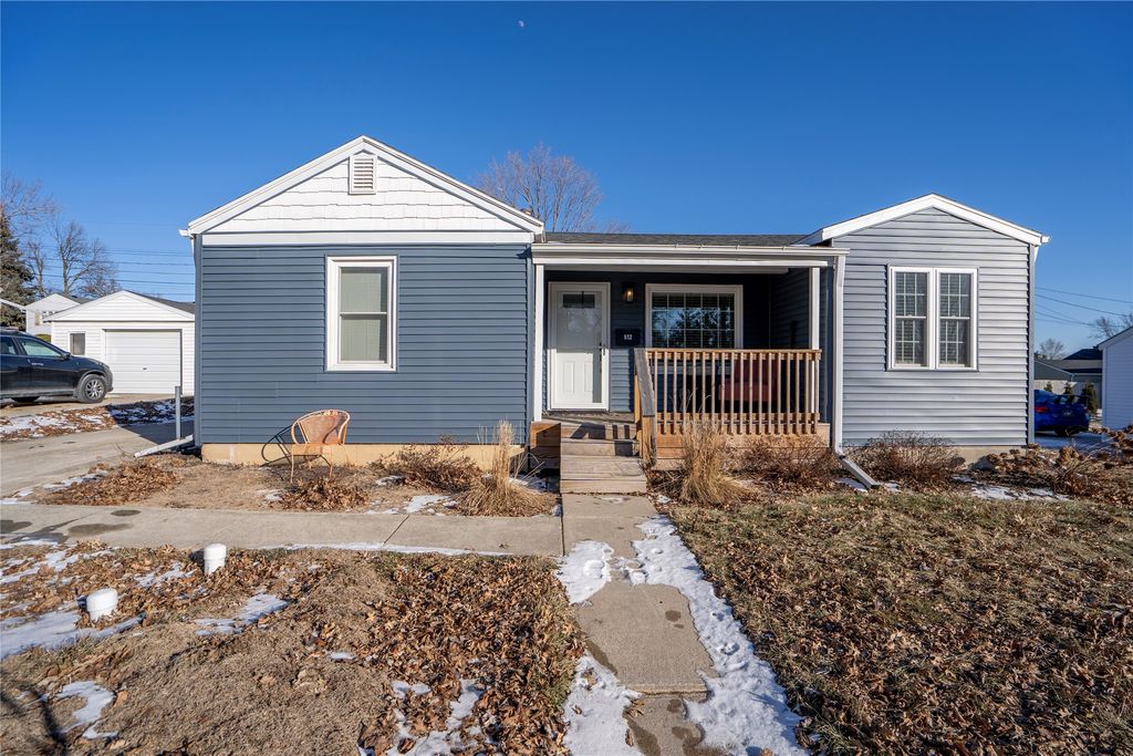 512 E 19th Street S, Newton, IA 50208