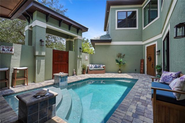 4 OAKVIEW COURT, Palm Coast, FL 32137