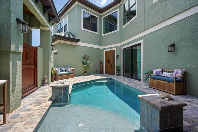 4 OAKVIEW COURT, Palm Coast, FL 32137