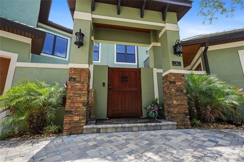 Image 4 of property listing at 4 OAKVIEW COURT, Palm Coast, FL 32137