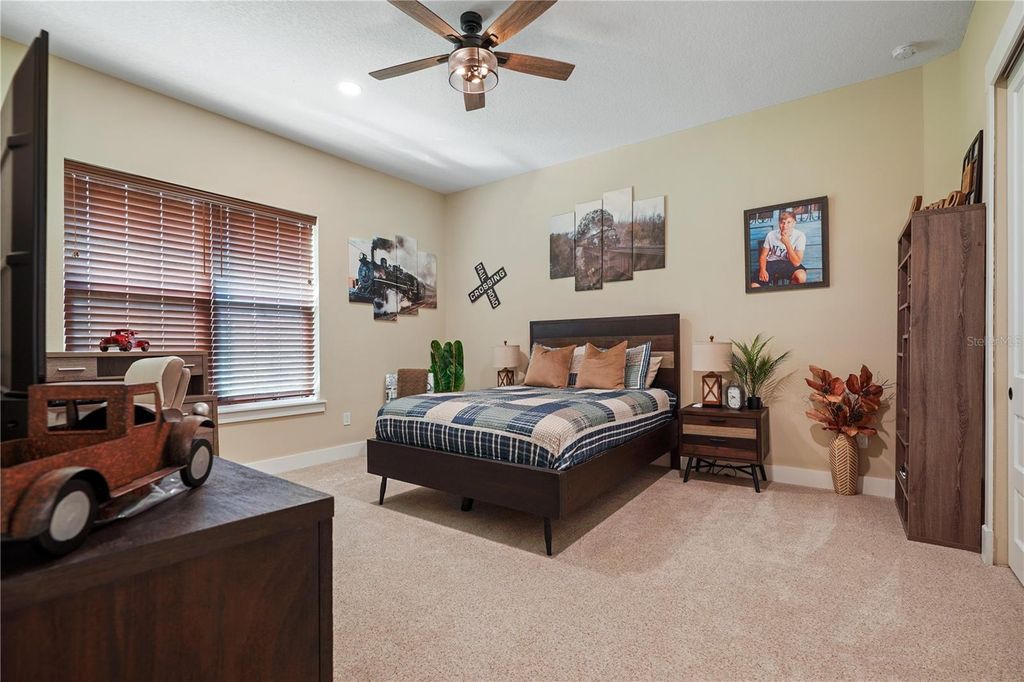 Image 34 of property listing at 4 OAKVIEW COURT, Palm Coast, FL 32137