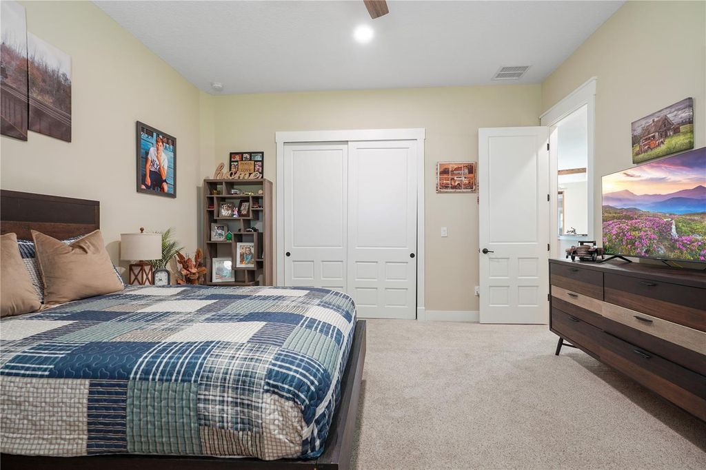 Image 35 of property listing at 4 OAKVIEW COURT, Palm Coast, FL 32137