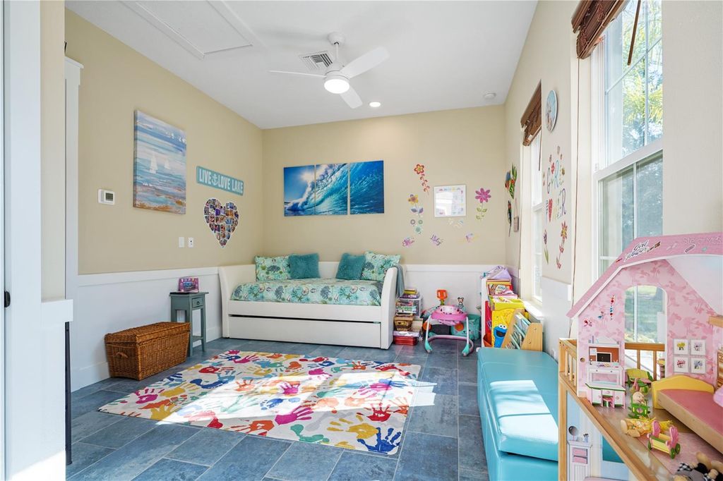 Image 39 of property listing at 4 OAKVIEW COURT, Palm Coast, FL 32137