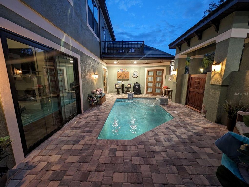 Image 5 of property listing at 4 OAKVIEW COURT, Palm Coast, FL 32137