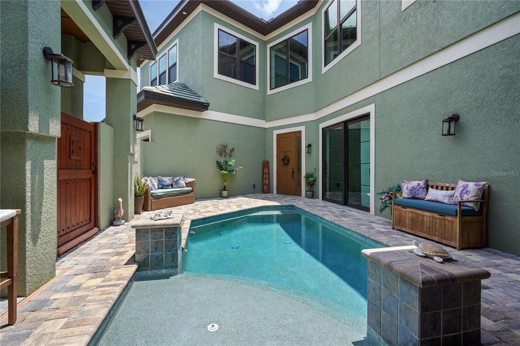 Image 41 of property listing at 4 OAKVIEW COURT, Palm Coast, FL 32137