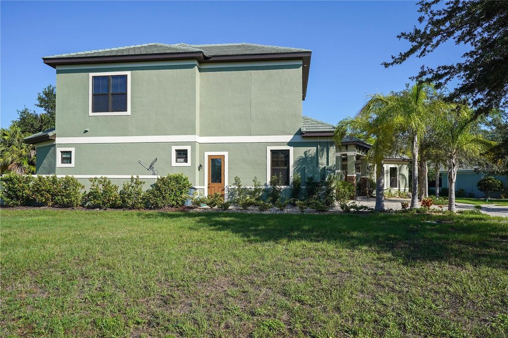 Image 56 of property listing at 4 OAKVIEW COURT, Palm Coast, FL 32137