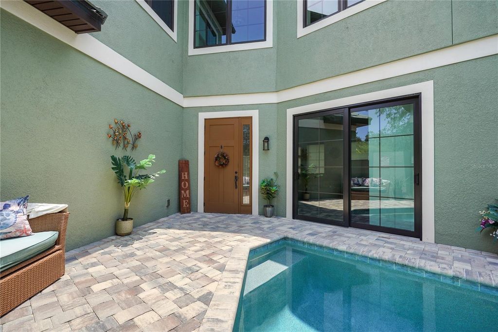 Image 8 of property listing at 4 OAKVIEW COURT, Palm Coast, FL 32137