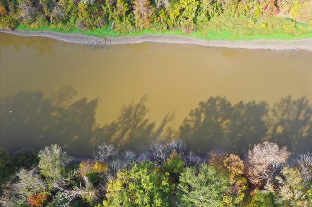 223 County Road 2167b, Cleveland, TX 77327