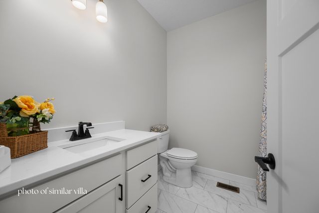 1867 REDBUD Circle 102, Eldridge, IA 52748