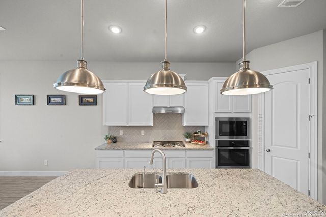 1727 Doubleday Ln, San Antonio, TX 78253