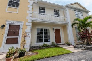 2836 S Edgehill Lane, Cooper City, FL 33026