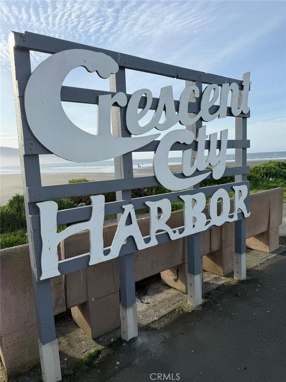 Image 5 of property listing at 506 Anchior, Crescent City, CA 95531