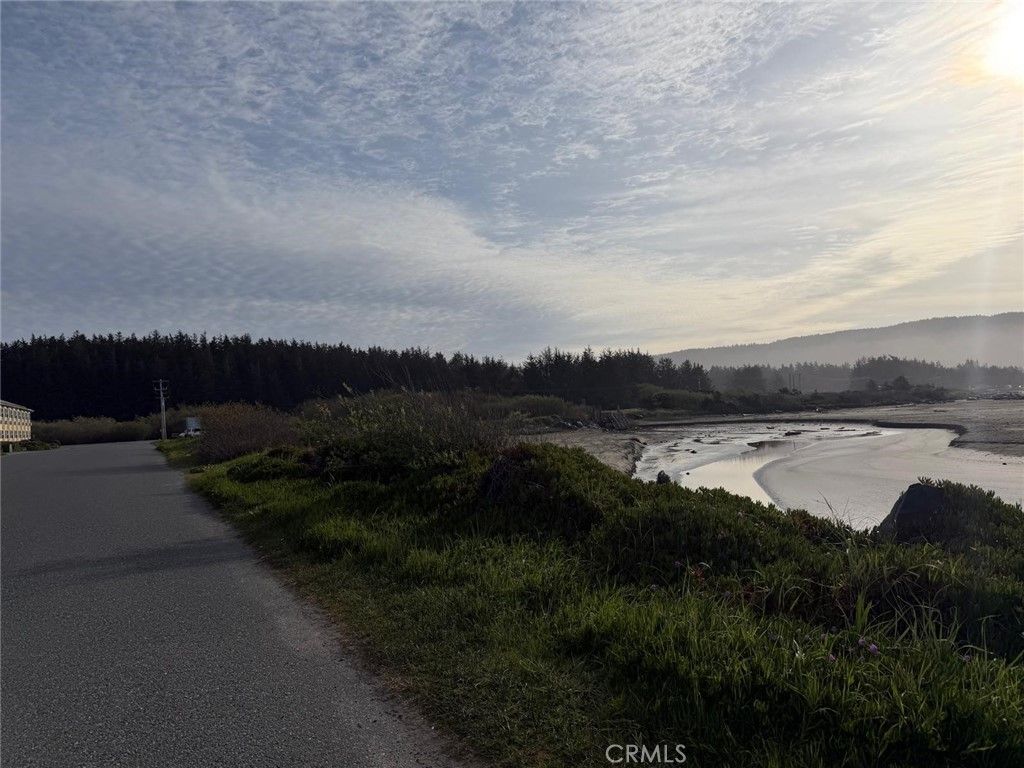 Image 8 of property listing at 506 Anchior, Crescent City, CA 95531