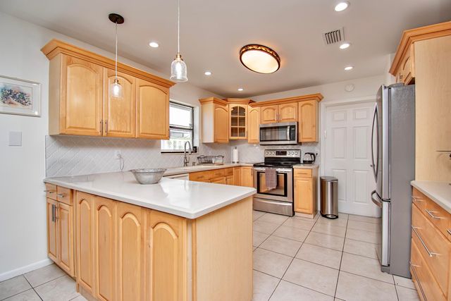 7838 Cypress Crescent, Boca Raton, FL 33433