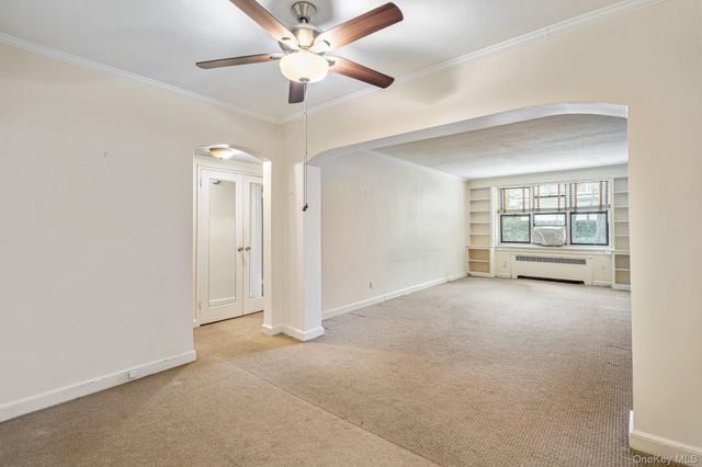 2 Townhouse Place 2L, Great Neck, NY 11021