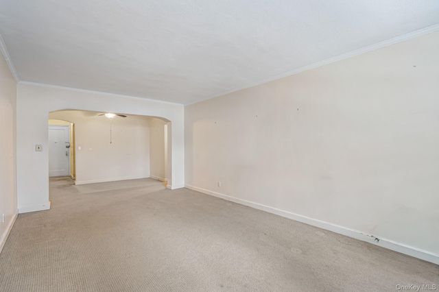 2 Townhouse Place 2L, Great Neck, NY 11021