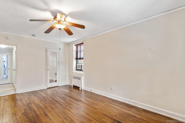 2 Townhouse Place 2L, Great Neck, NY 11021