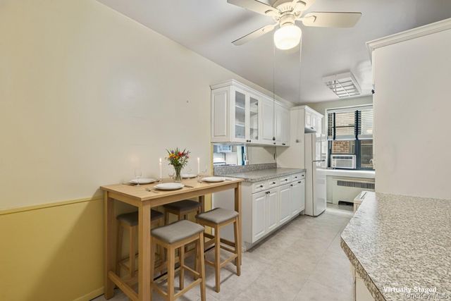 2 Townhouse Place 2L, Great Neck, NY 11021