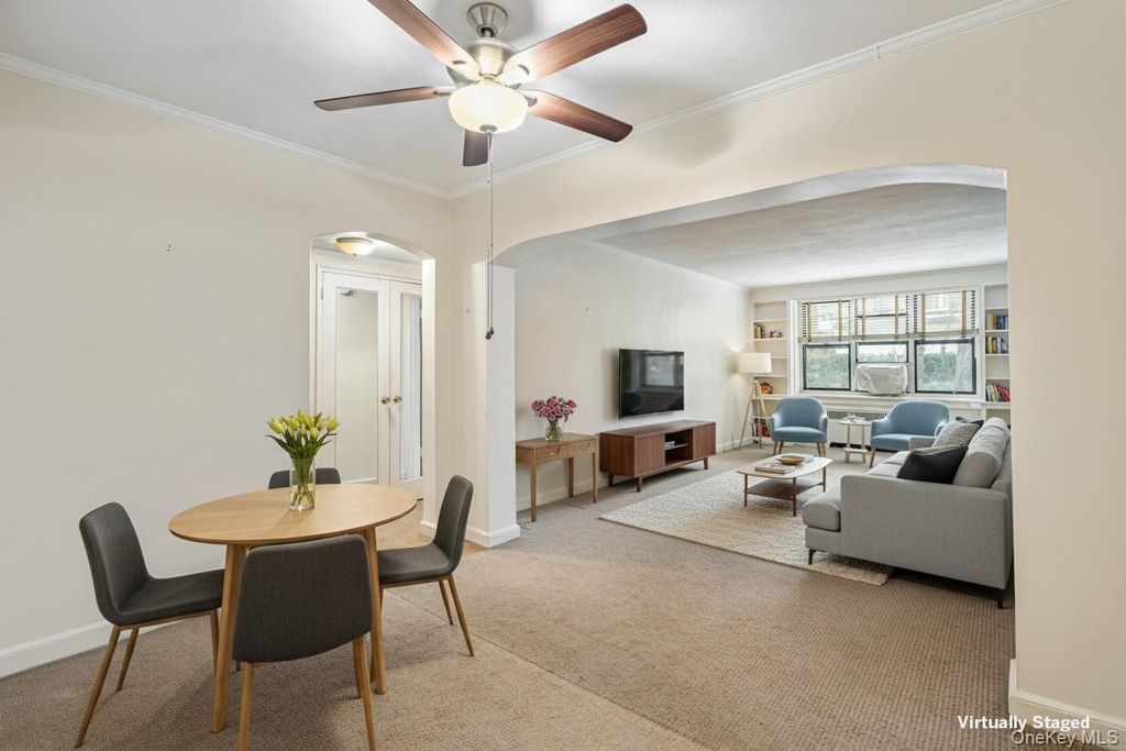 2 Townhouse Place 2L, Great Neck, NY 11021