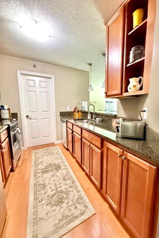 5998 Chasewood Parkway 002, Minnetonka, MN 55343