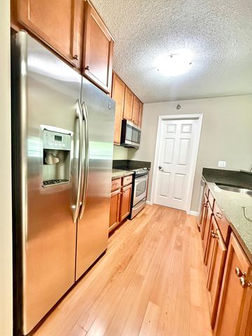5998 Chasewood Parkway 002, Minnetonka, MN 55343