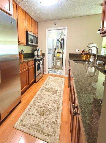 5998 Chasewood Parkway 002, Minnetonka, MN 55343