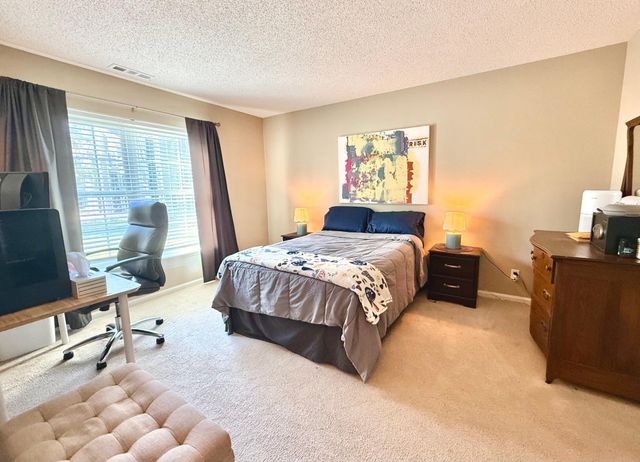 5998 Chasewood Parkway 002, Minnetonka, MN 55343