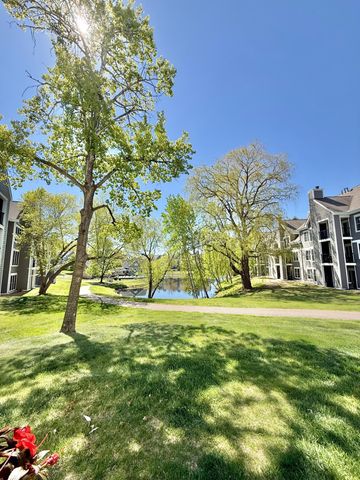 5998 Chasewood Parkway 002, Minnetonka, MN 55343
