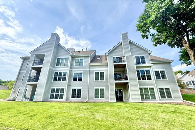 5998 Chasewood Parkway 002, Minnetonka, MN 55343