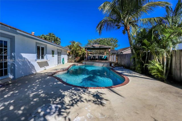 3597 SW 69th Ter, Miramar, FL 33023