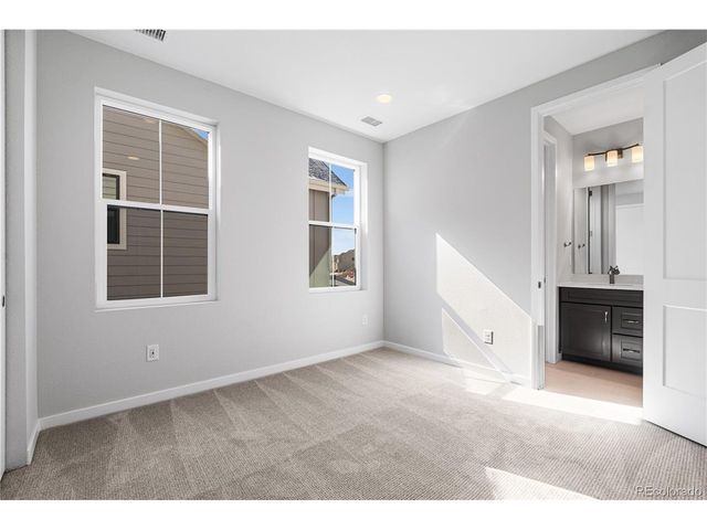 8858 Moonshimmer Trl, Littleton, CO 80125