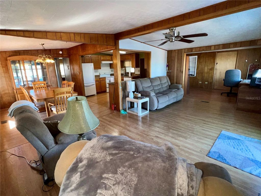 Image 24 of property listing at 217 MOUNT ISLE AVENUE NE 197, St Petersburg, FL 33702