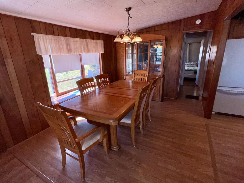 Image 28 of property listing at 217 MOUNT ISLE AVENUE NE 197, St Petersburg, FL 33702