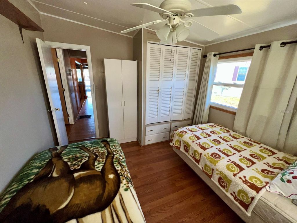 Image 30 of property listing at 217 MOUNT ISLE AVENUE NE 197, St Petersburg, FL 33702