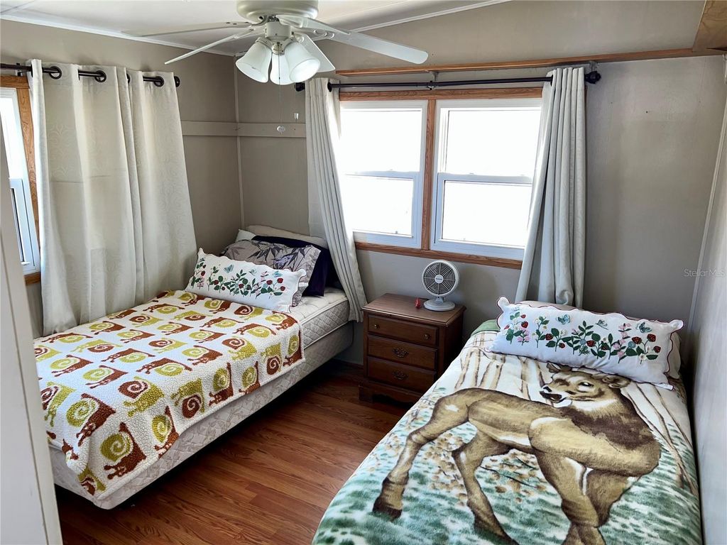 Image 31 of property listing at 217 MOUNT ISLE AVENUE NE 197, St Petersburg, FL 33702