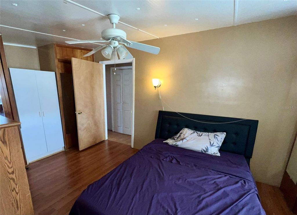 Image 34 of property listing at 217 MOUNT ISLE AVENUE NE 197, St Petersburg, FL 33702