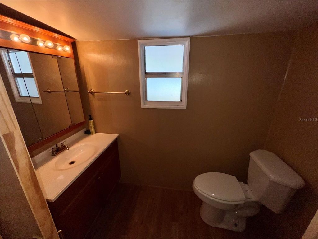 Image 35 of property listing at 217 MOUNT ISLE AVENUE NE 197, St Petersburg, FL 33702