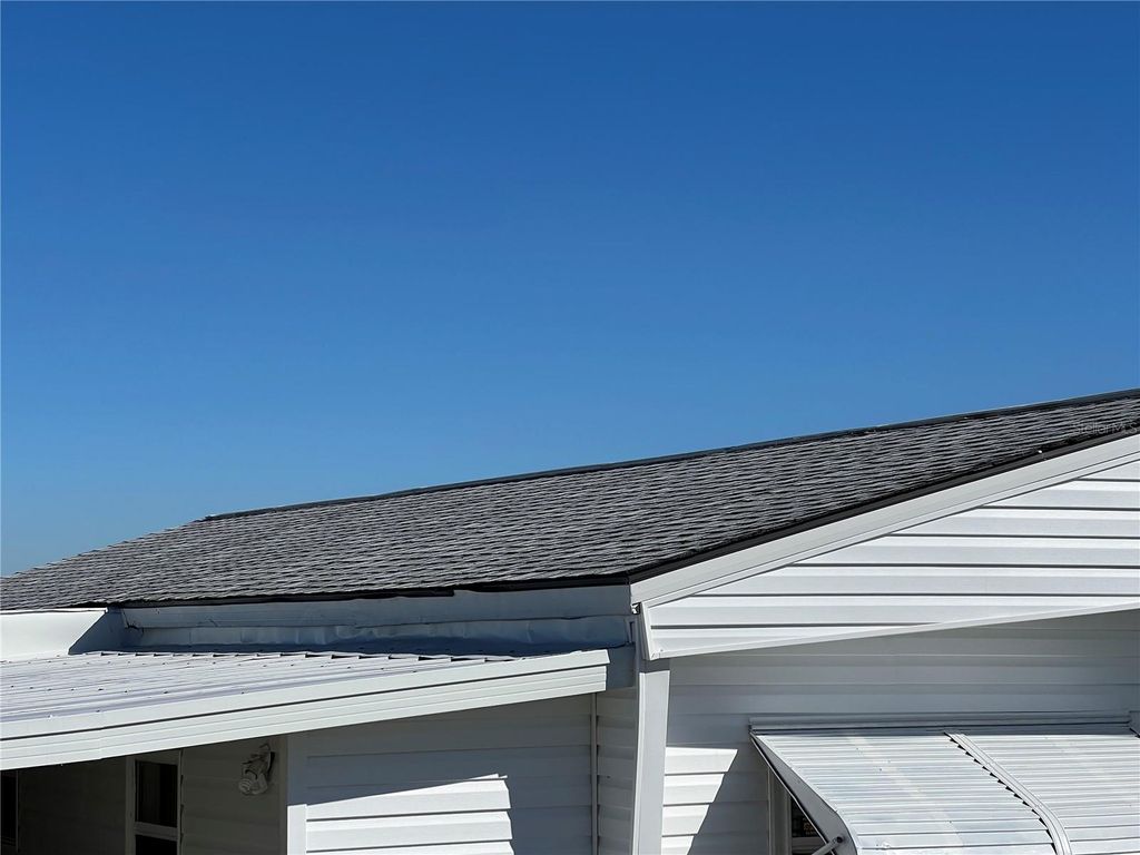 Image 5 of property listing at 217 MOUNT ISLE AVENUE NE 197, St Petersburg, FL 33702