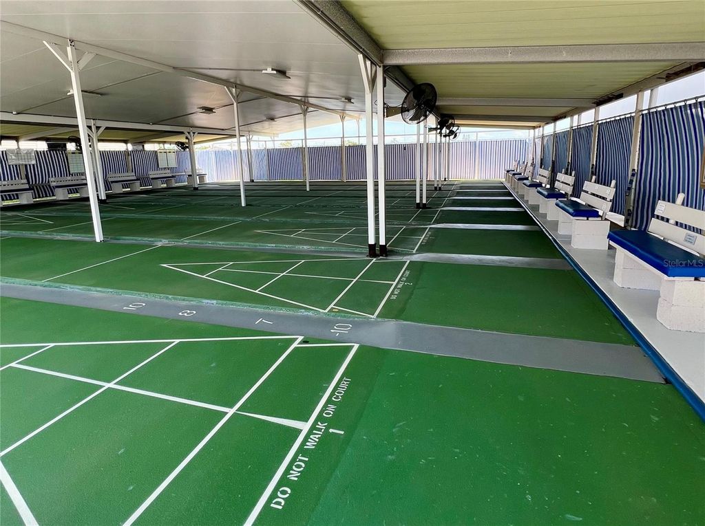 Image 46 of property listing at 217 MOUNT ISLE AVENUE NE 197, St Petersburg, FL 33702