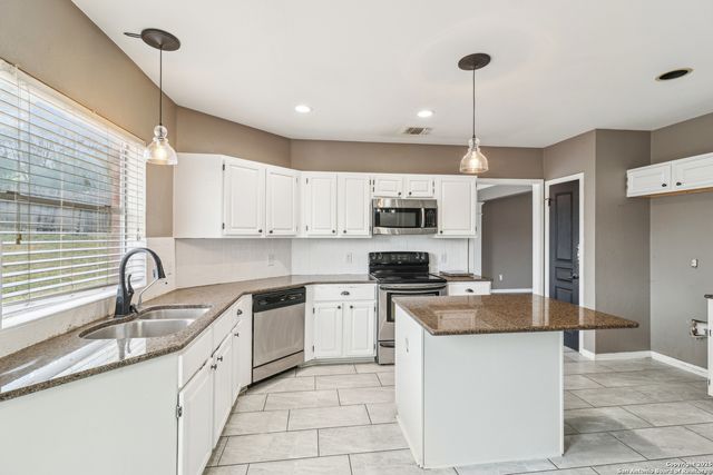24915 Flying Arrow, San Antonio, TX 78258