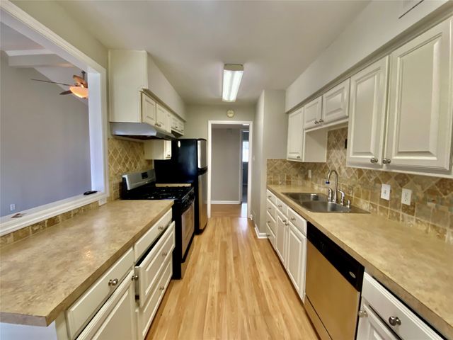 828 Kingswood Avenue, Richardson, TX 75080