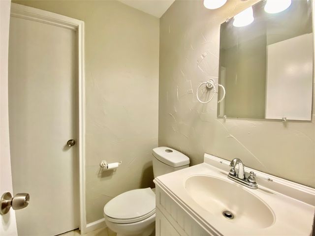 828 Kingswood Avenue, Richardson, TX 75080
