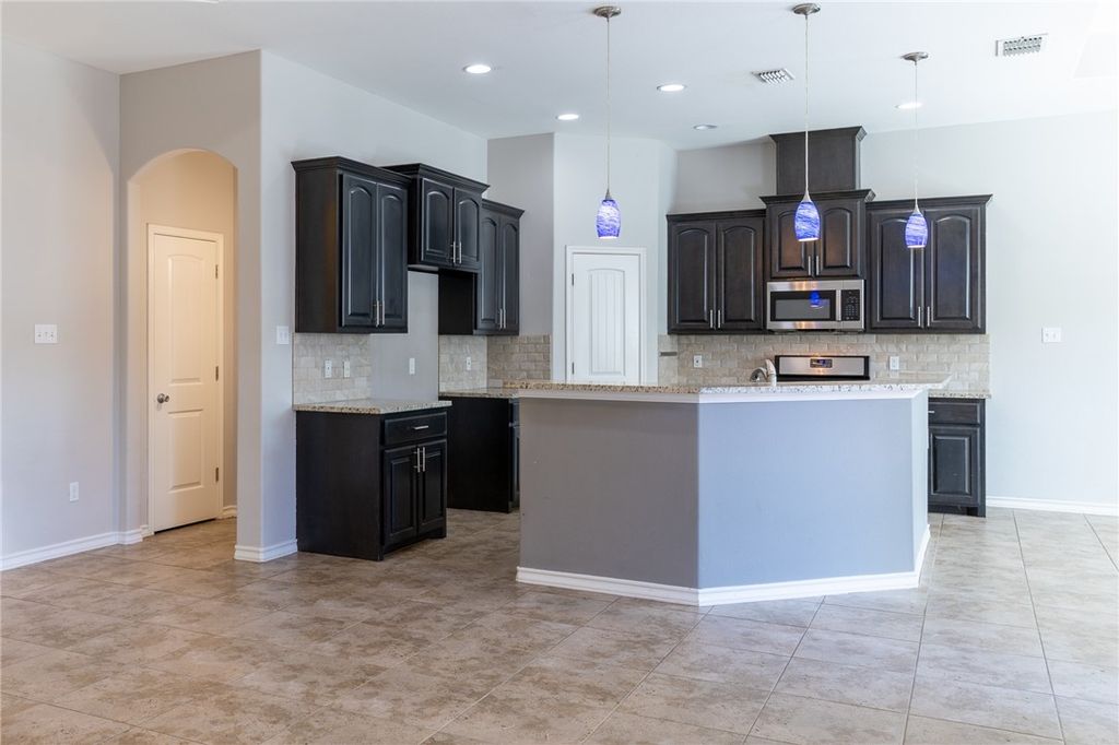 1121 Axis, Corpus Christi, TX 78418 — photo 4
