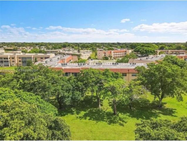 9261 Sunrise Lakes Blvd 103, Sunrise, FL 33322