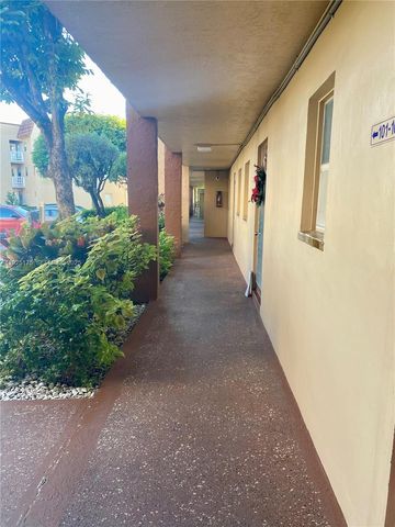 9261 Sunrise Lakes Blvd 103, Sunrise, FL 33322