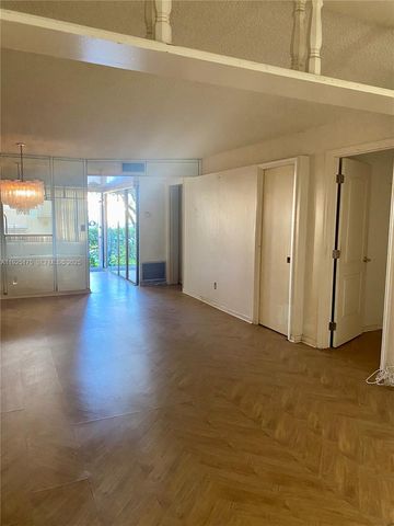 9261 Sunrise Lakes Blvd 103, Sunrise, FL 33322